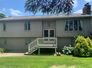 738 Hatchery Rd, North Kingstown, RI 02852