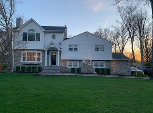 343 Meadowbrook Rd, Wyckoff, NJ 07481