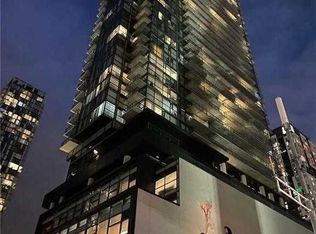 290 Adelaide St W #3903, Toronto, ON M5V 1N1