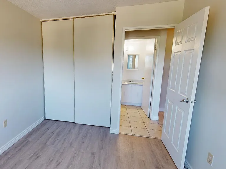 7285 Tranby Ave — Photo 9