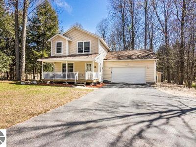 8565 Bent Pine Dr, Lake Ann, MI, 49650