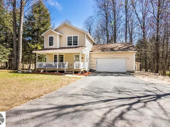 8565 Bent Pine Dr, Lake Ann, MI 49650