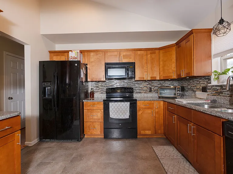 2072 Sheaffer Rd — Photo 42