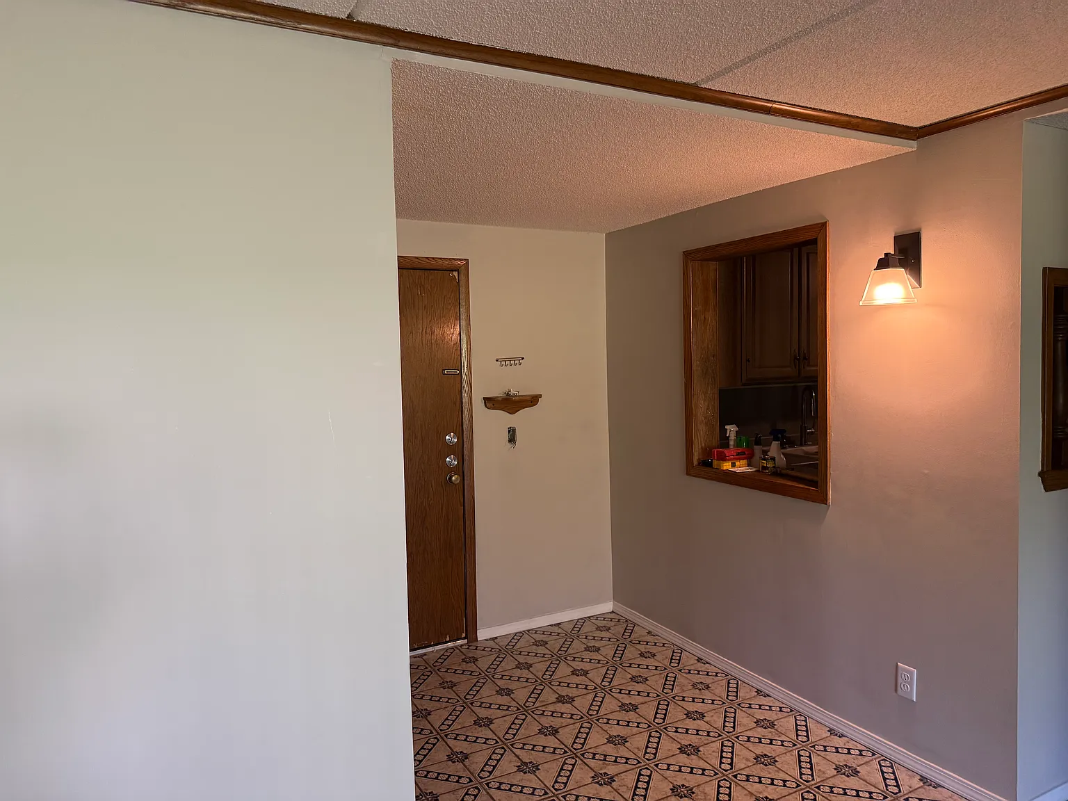 2 bed, 835 sqft, $1,300 — Photo 2