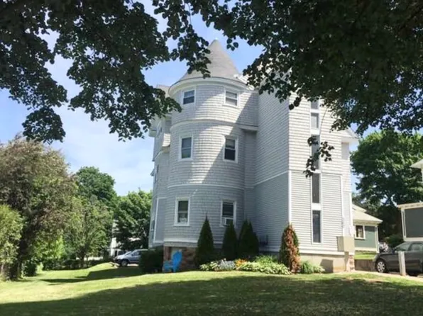 360 Pearl St APT 302, Burlington, VT 05401