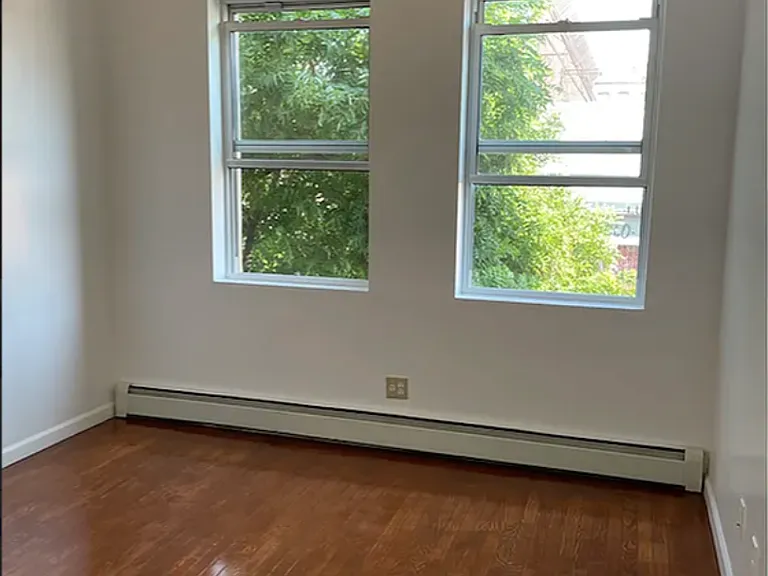 235 Starr St #2L — Photo 9