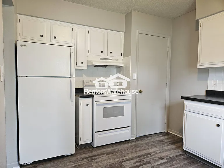 3310 SE 5th St — Photo 3