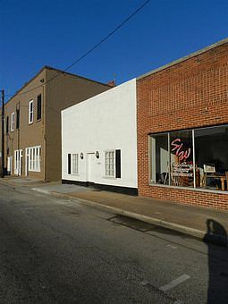 2nd image of 122 S Irby St