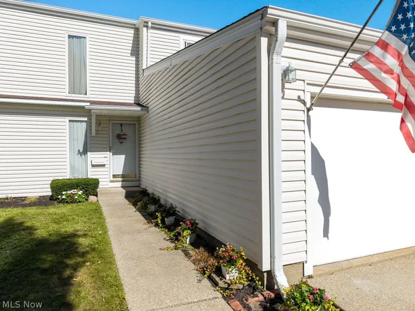 230 Deepwood Dr, Wadsworth, OH 44281