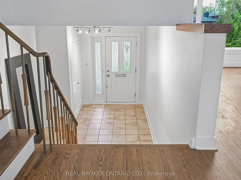 77 Norgrove Cres — Photo 3