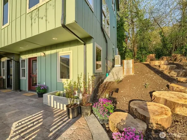 4586 22nd Avenue SW, Seattle, WA 98106