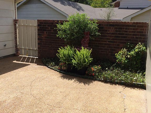 Private patio with private lanscaping