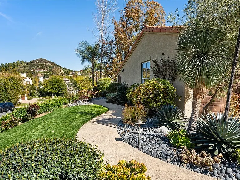 24920 Paseo Del Rancho — Photo 4