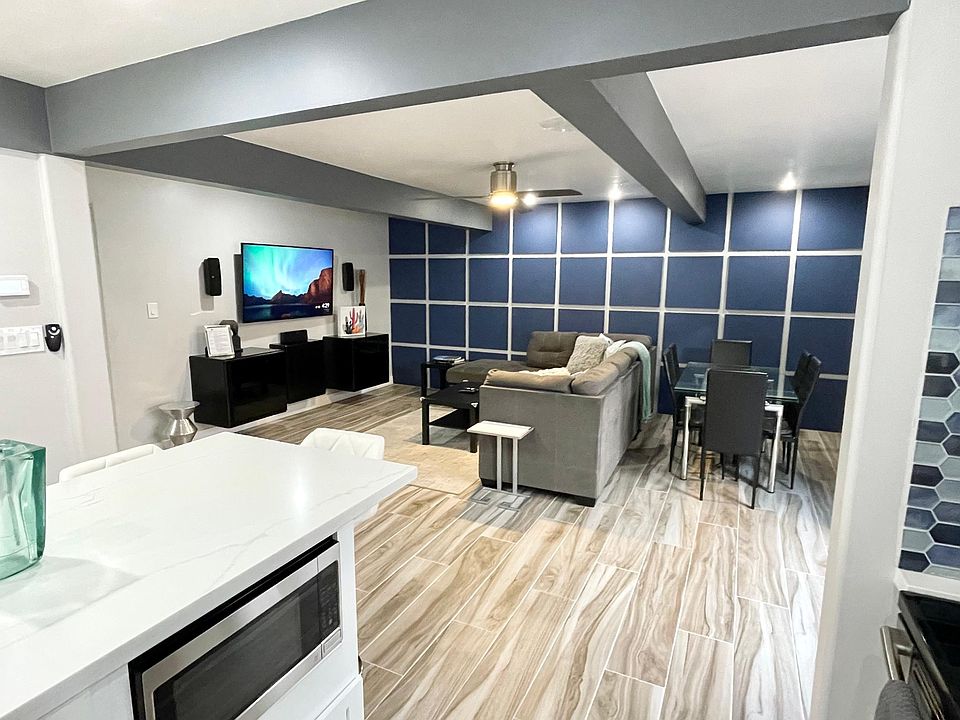 Large living room with 55" TV