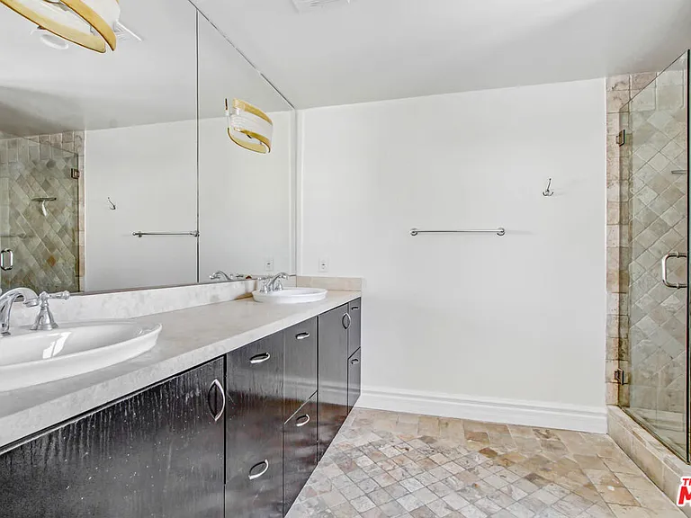 1096 S Bedford Dr #102 — Photo 18
