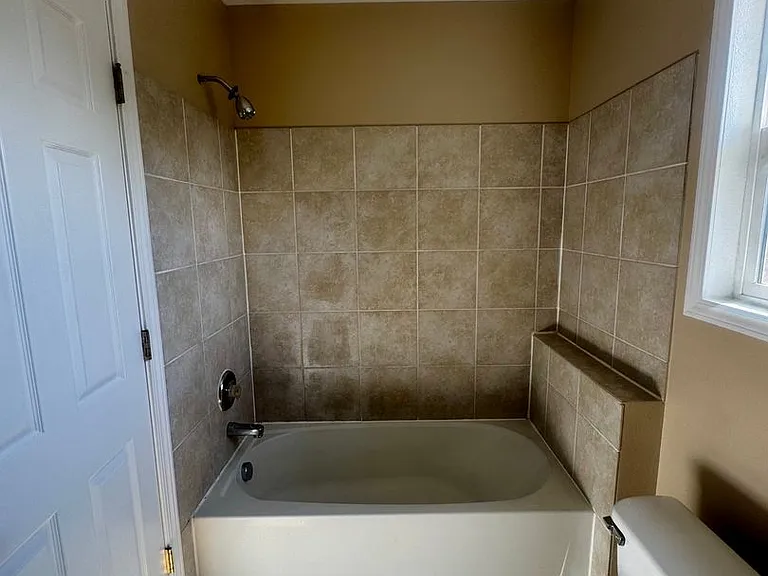 2429 E Monument St — Photo 22
