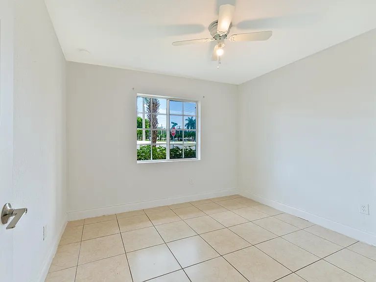289 SW 3rd Ct — Photo 24