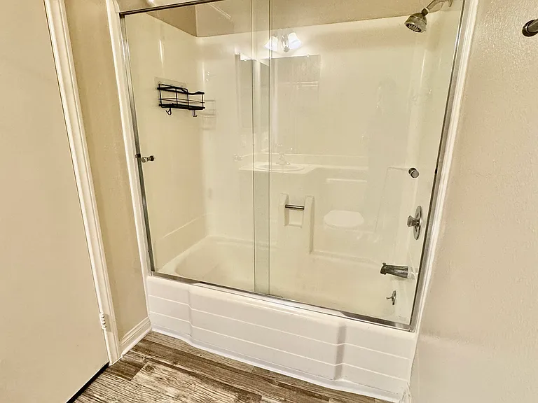 Bathroom Shower/tub