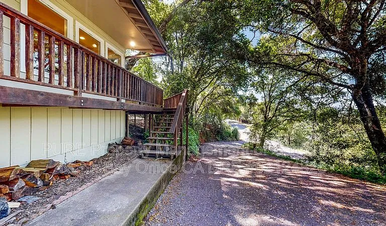 1580 Madrone Dr — Photo 4