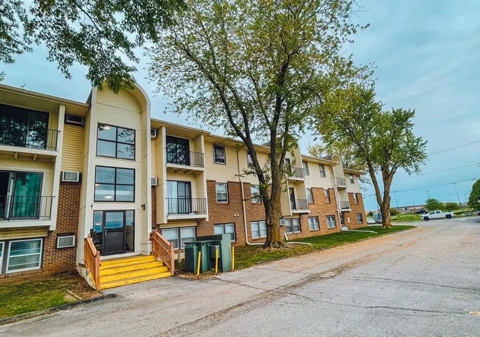 Belmont Park Apartments — Photo 2
