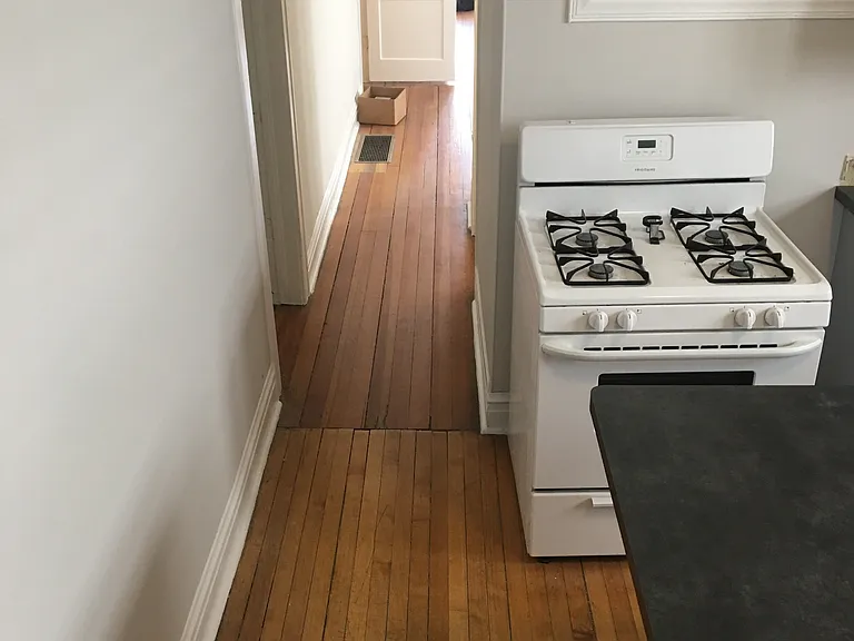 1820 W Fletcher St #1 — Photo 5