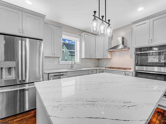 5th image of 345 Cobun Ave