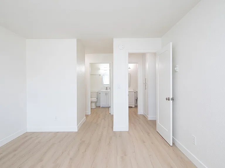 Wexford Manor Apartments — Photo 26