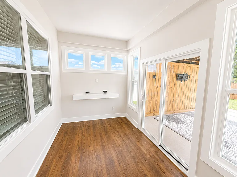 676 Hollyrose Cir — Photo 10