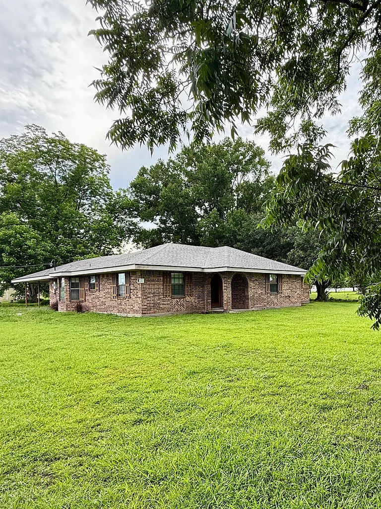 3 bed, 2.5 bath, 1700 sqft, $2,000 — Photo 1