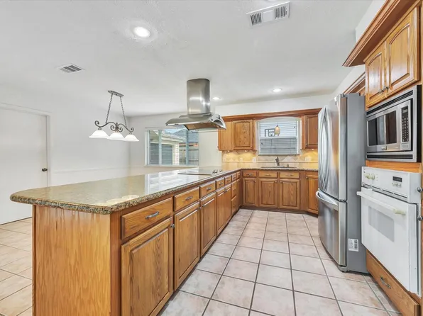 15414 Pleasant Valley Rd, Houston, TX 77062