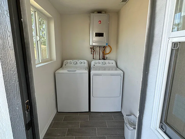 616 W 17th Pl — Photo 22