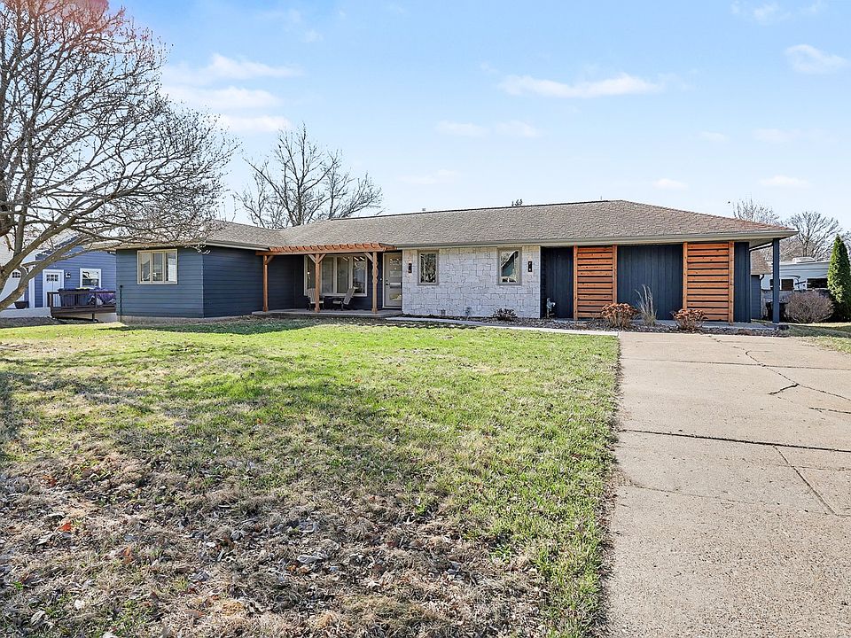 1st image of 309 Independence St