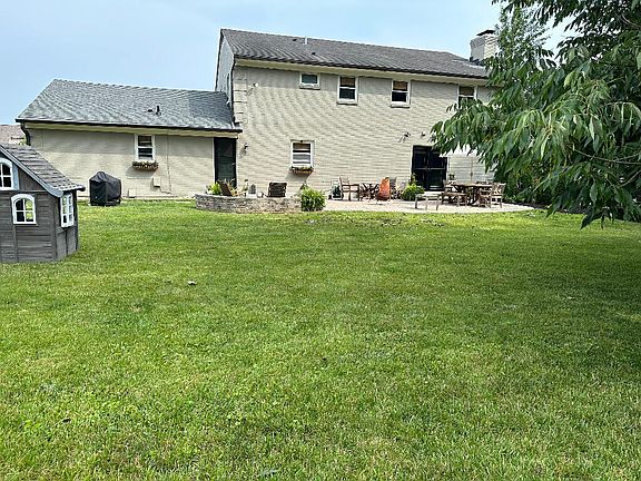 5th image of 633 Lakeshore Dr