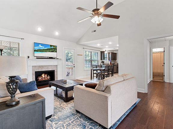 5th image of 1009 Charles Thomas Dr