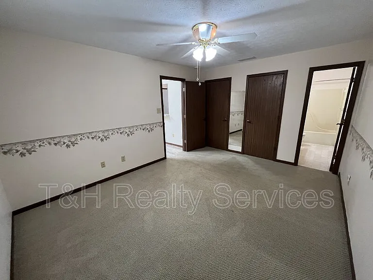 4 Village Pkwy — Photo 8