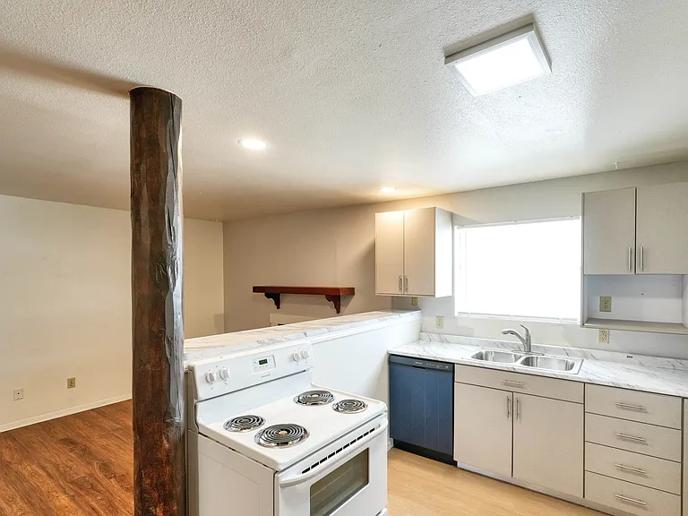 Branson Apartments — Photo 19