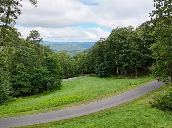 15 Delafield Rd, Hot Springs, VA 24445