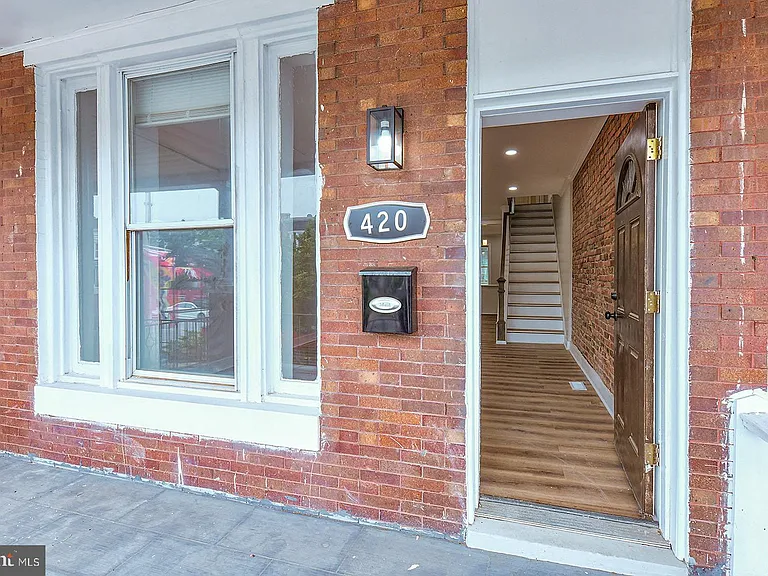 420 E 28th St — Photo 32