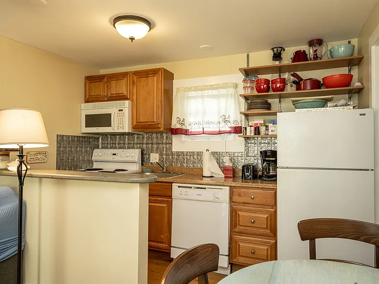 415 Julia St — Photo 7