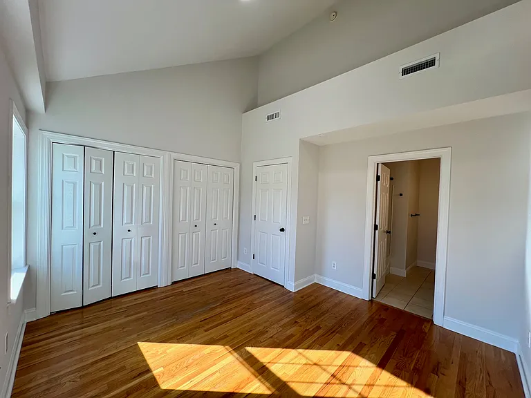185 Henry St #C — Photo 5