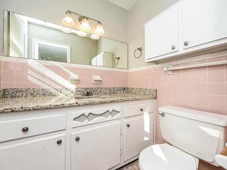 435964_024_main_bathroom_13448286.jpg