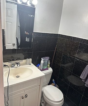 2nd image of 611 E 11th St APT 1A