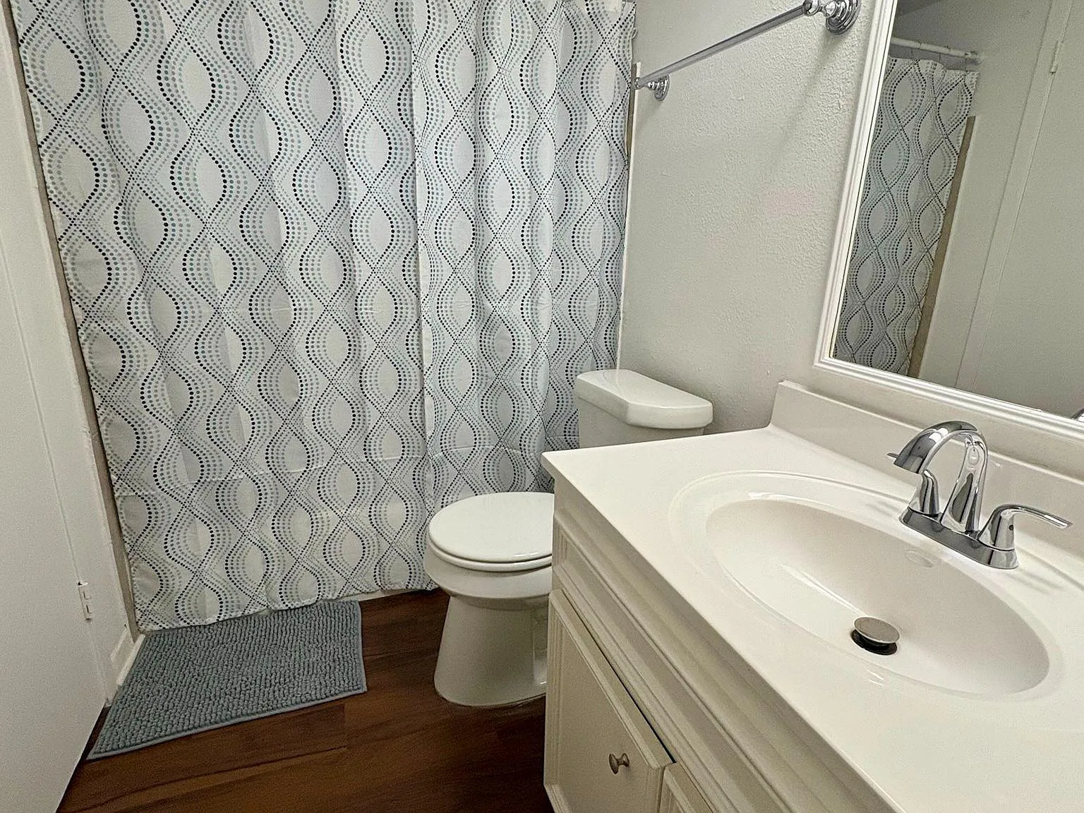 4 bed, 2.5 bath, 2049 sqft, $776 — Photo 2