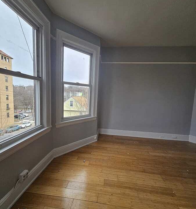 1st image of 15 Crescent Pl APT 2