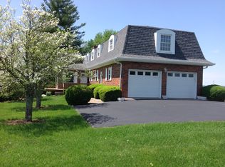 1408 Golf Manor Dr, Maysville, KY 41056
