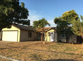 1904 N Hall Ct, Visalia, CA 93291