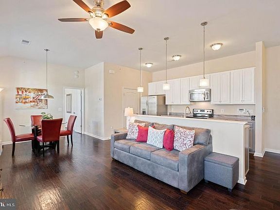 4th image of 140 Dandridge Ct #205
