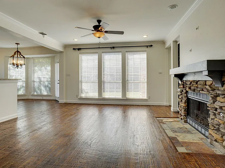 1307 Normandy Dr — Photo 9