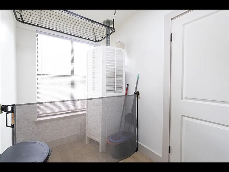 856 Henckley Ave — Photo 6