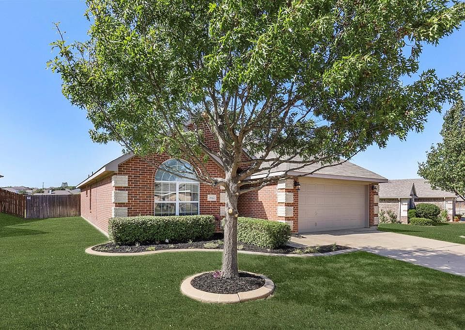 1st image of 3912 Vista Greens Dr